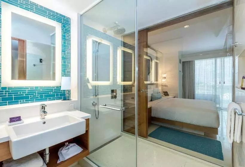 اتاق استاندارد با بالکن و چشم‌انداز دریا, Grand Hyatt Baha Mar