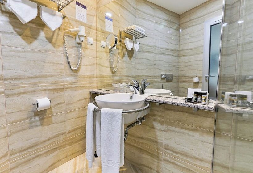 اتاق استاندارد سه نفره, Kings Park