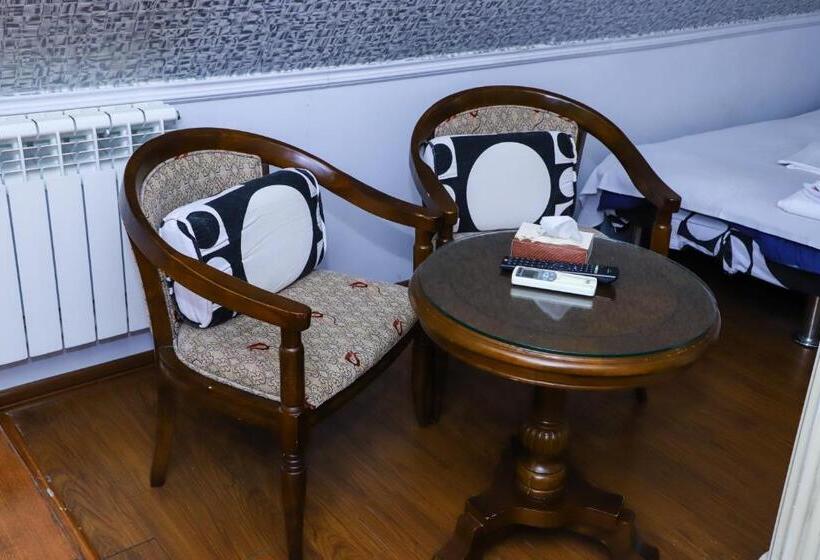 اتاق استاندارد سه نفره, Sd David