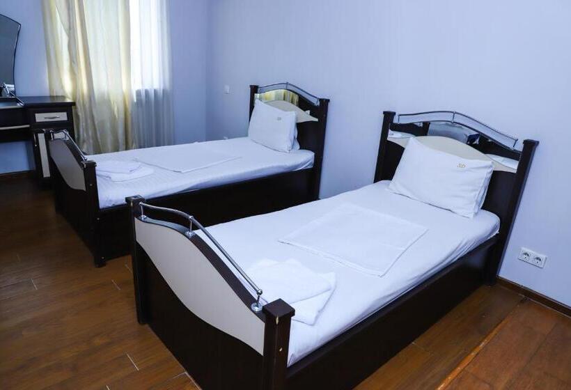 اتاق استاندارد سه نفره, Sd David