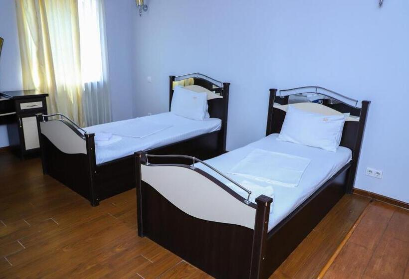 اتاق استاندارد سه نفره, Sd David