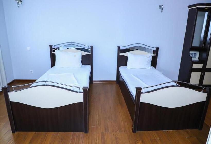 اتاق استاندارد سه نفره, Sd David