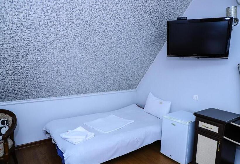 اتاق استاندارد سه نفره, Sd David