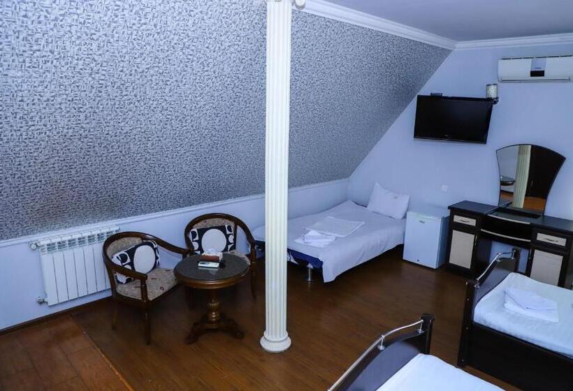 اتاق استاندارد سه نفره, Sd David