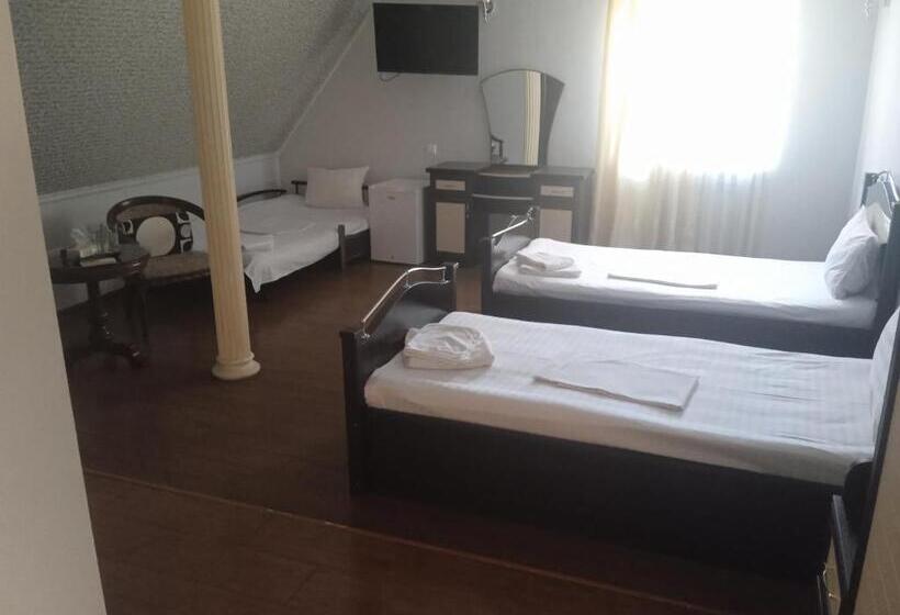 اتاق استاندارد سه نفره, Sd David