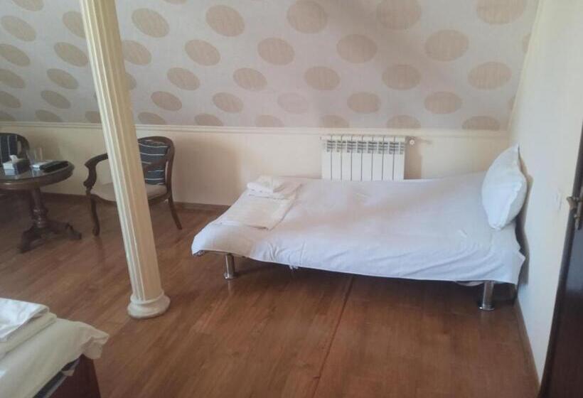 اتاق استاندارد سه نفره, Sd David