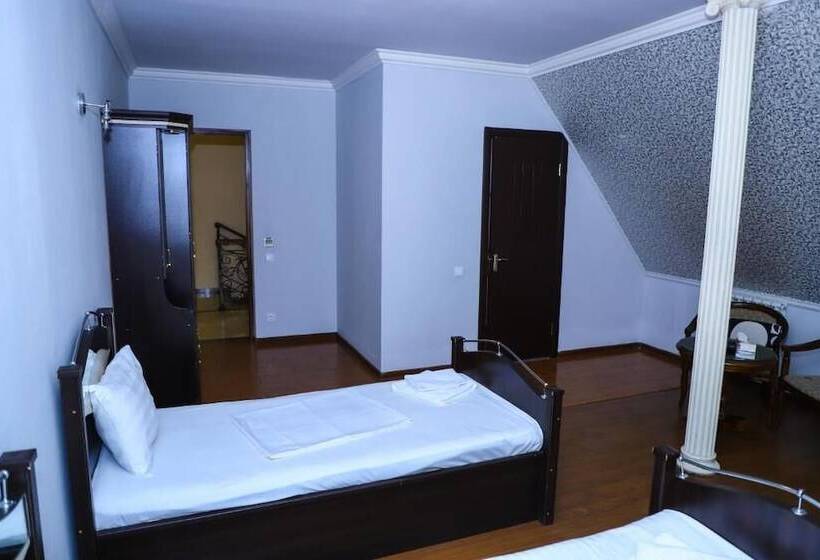 اتاق استاندارد سه نفره, Sd David