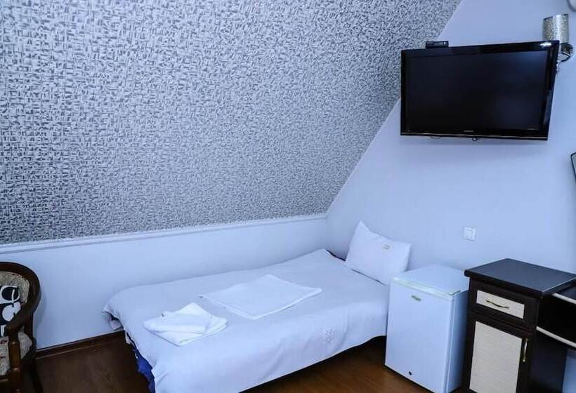 اتاق استاندارد سه نفره, Sd David