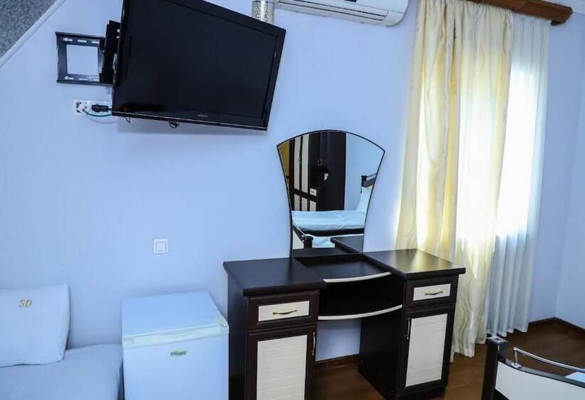 اتاق استاندارد سه نفره, Sd David