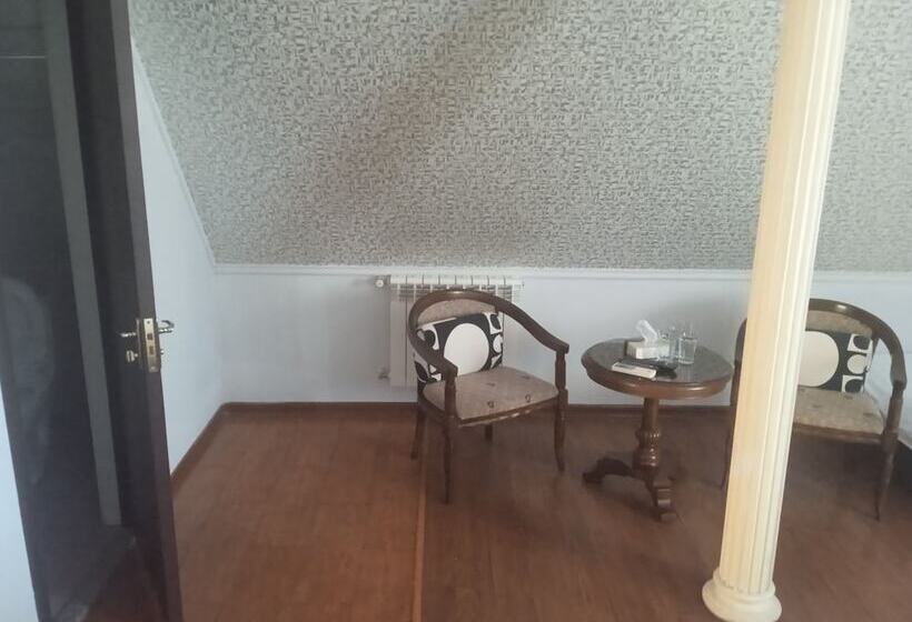 اتاق استاندارد سه نفره, Sd David