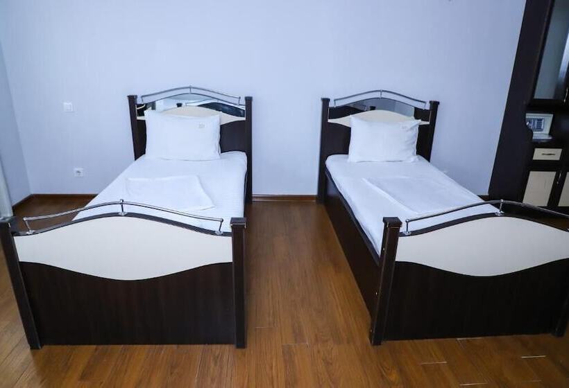 اتاق استاندارد سه نفره, Sd David