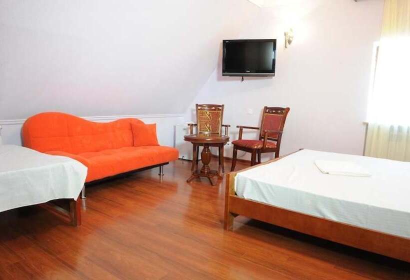 اتاق استاندارد سه نفره, Sd David