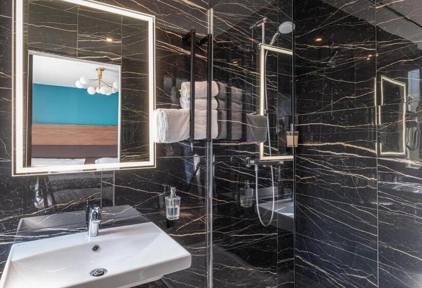 Номер Deluxe с Балконом, The Originals Boutique, Hôtel Le Marignan,le Havre Centre Gare