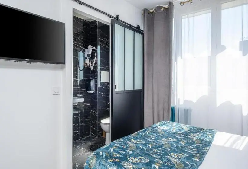 اتاق لوکس با بالکن, The Originals Boutique, Hôtel Le Marignan,le Havre Centre Gare