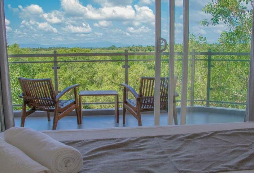 اتاق لوکس با بالکن, Marakolliya Beach Resort