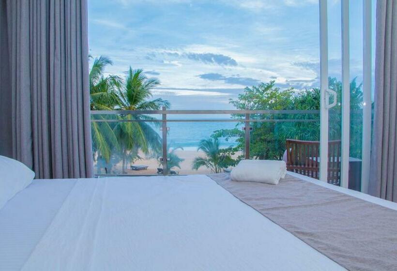 اتاق خانوادگی با چشم‌انداز دریا, Marakolliya Beach Resort