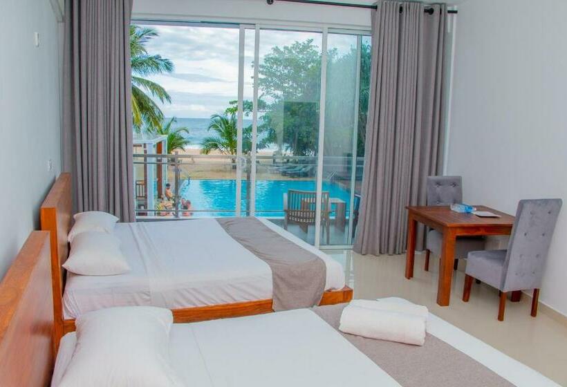 패밀리 룸 바다 전망, Marakolliya Beach Resort