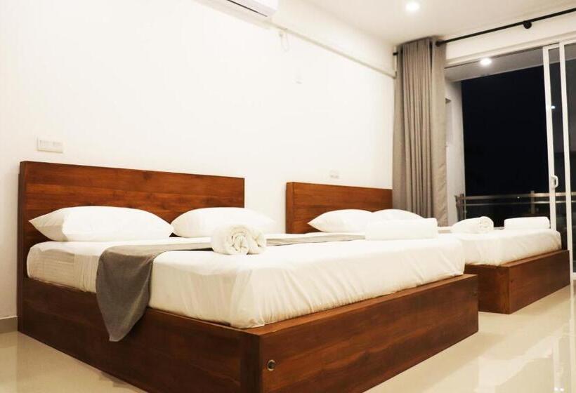اتاق خانوادگی با چشم‌انداز دریا, Marakolliya Beach Resort