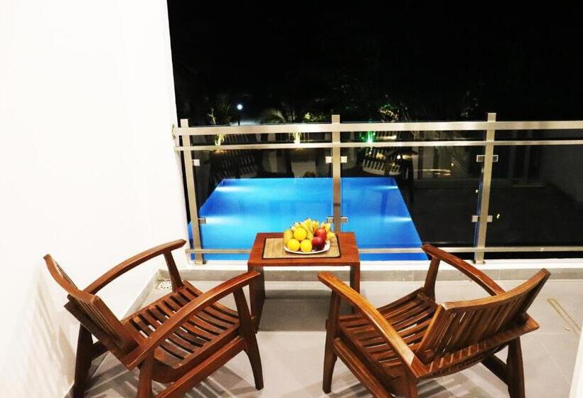 اتاق لوکس با چشم‌انداز دریا, Marakolliya Beach Resort