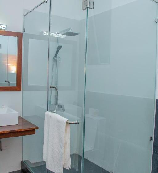 اتاق لوکس با چشم‌انداز دریا, Marakolliya Beach Resort