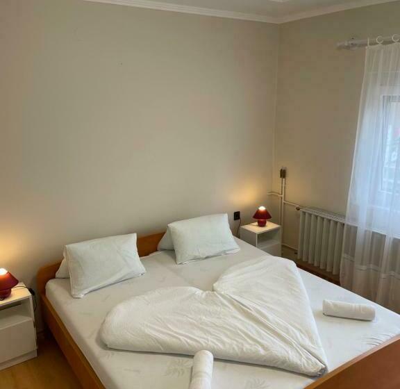 Номер Стандарт, Pingvin Cukrászda Apartman Felső Szint