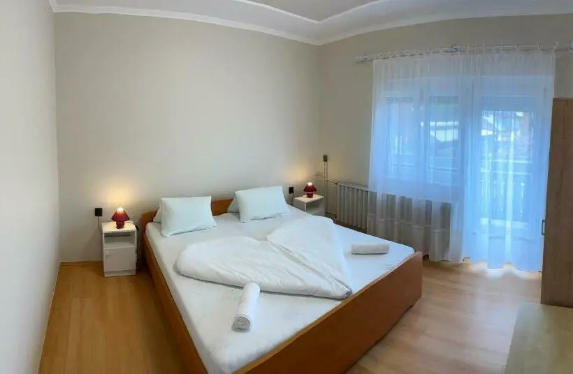 スタンダードルーム, Pingvin Cukrászda Apartman Felső Szint