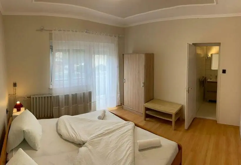 スタンダードルーム, Pingvin Cukrászda Apartman Felső Szint