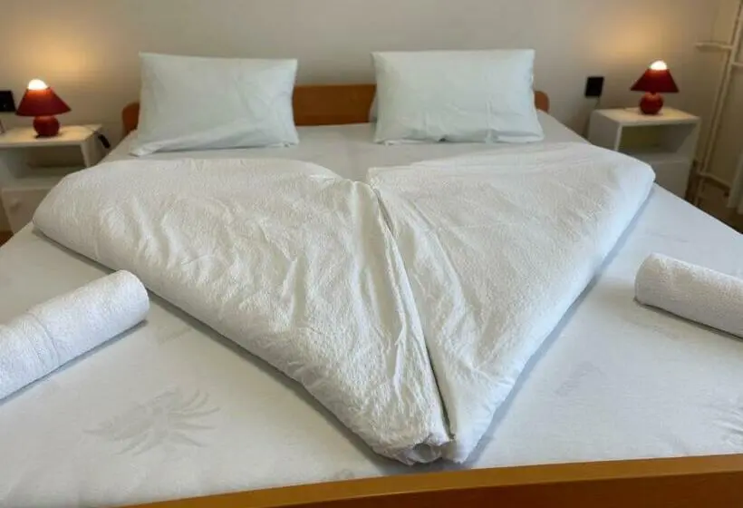 スタンダードルーム, Pingvin Cukrászda Apartman Felső Szint