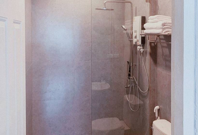 غرفة ديلوكس, Into The Town Krabi