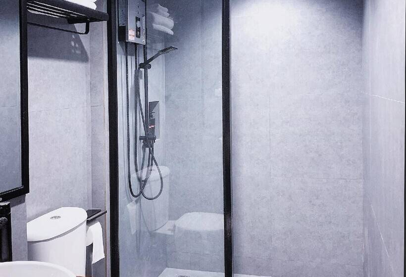 غرفة قياسية, Into The Town Krabi