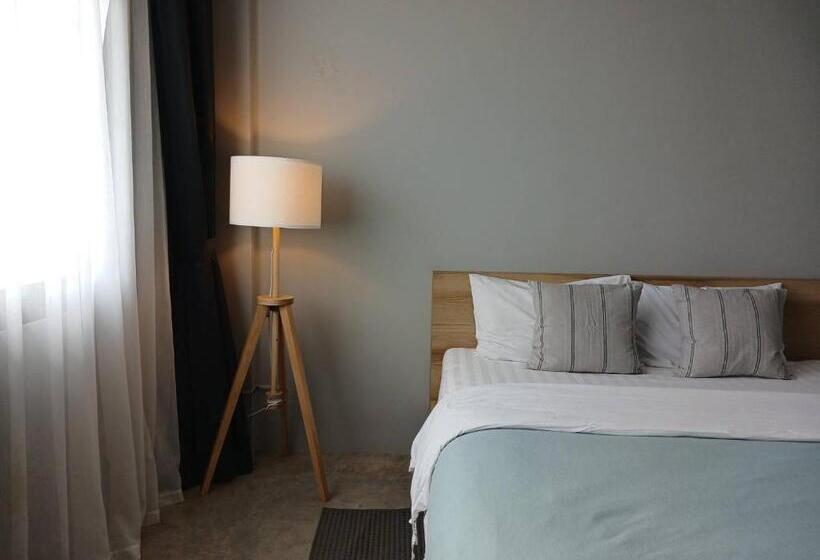 غرفة قياسية, Into The Town Krabi