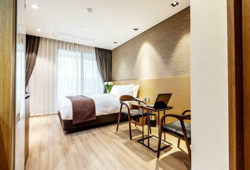 Chambre Standard, Intrada Icheon