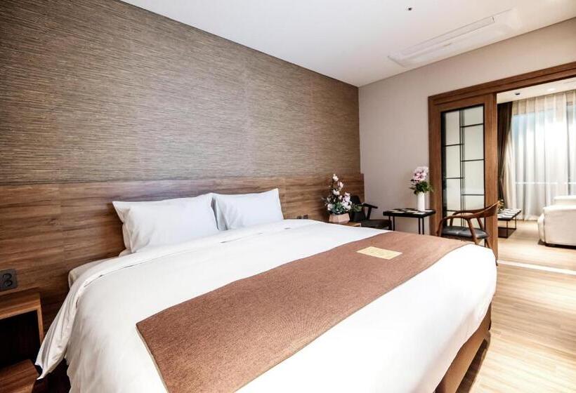 Suite, Intrada Icheon