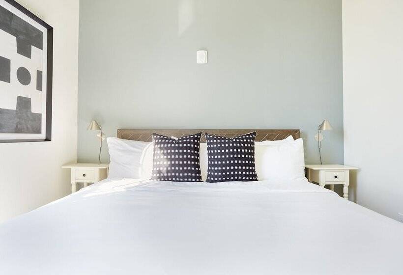 آپارتمان سوپریور 1 خوابه, The Irish House