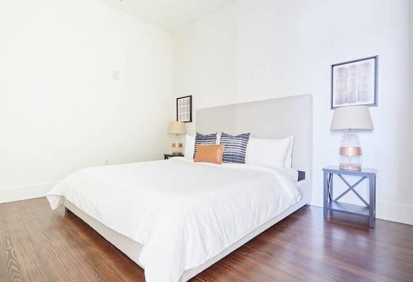 آپارتمان سوپریور 1 خوابه, The Irish House