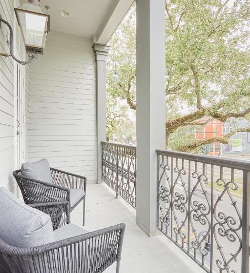 آپارتمان 1 خوابه با بالکن, The Irish House