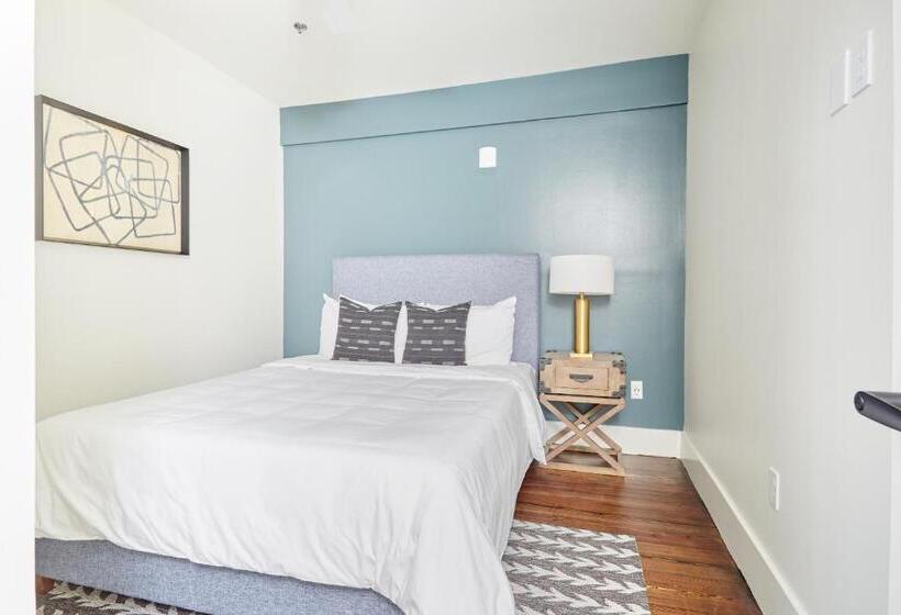 آپارتمان 1 خوابه با بالکن, The Irish House