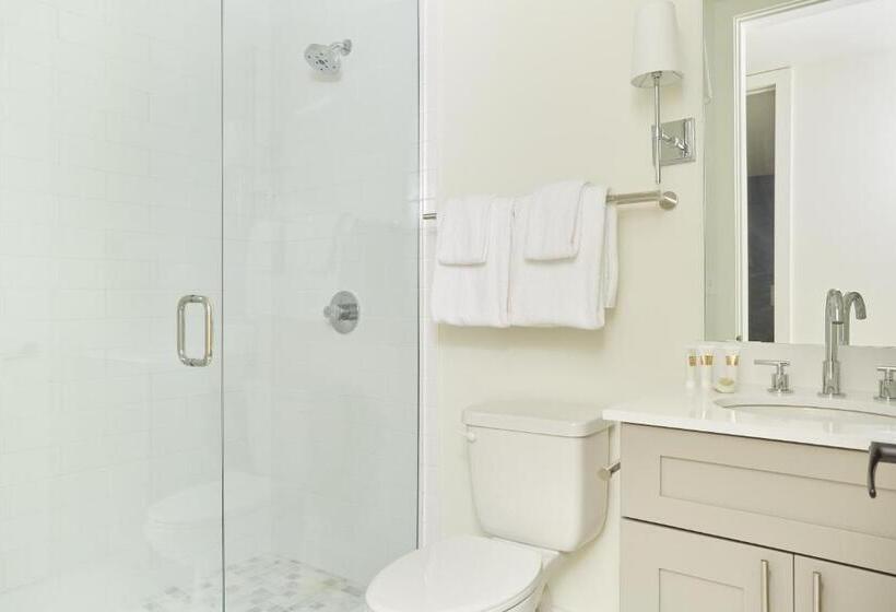 آپارتمان 1 خوابه با بالکن, The Irish House