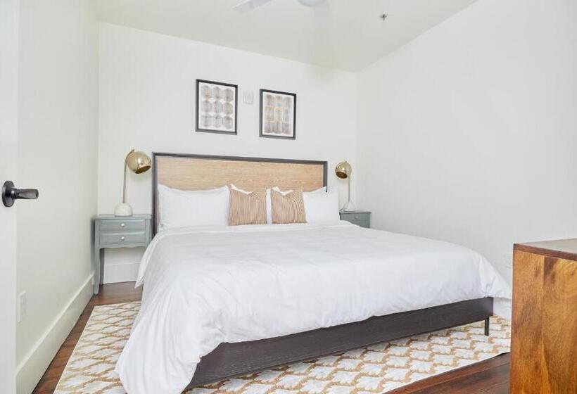 آپارتمان 1 خوابه با بالکن, The Irish House