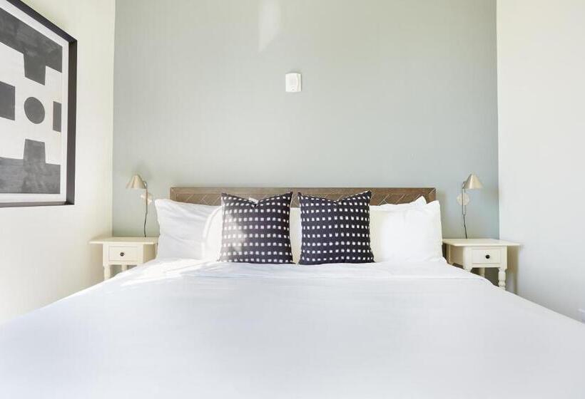 آپارتمان سوپریور 1 خوابه, The Irish House