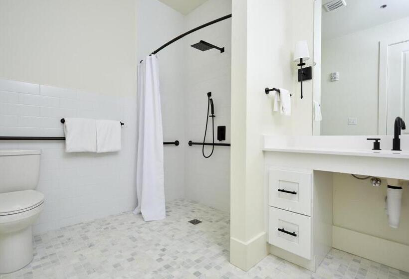 آپارتمان سوپریور 1 خوابه, The Irish House