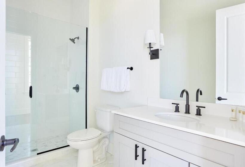 آپارتمان سوپریور 1 خوابه, The Irish House