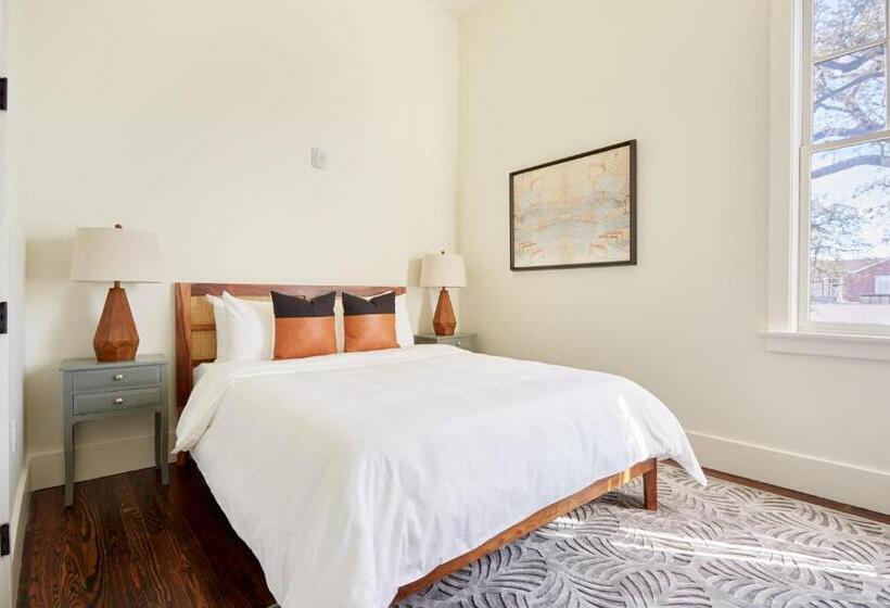 آپارتمان سوپریور 1 خوابه, The Irish House