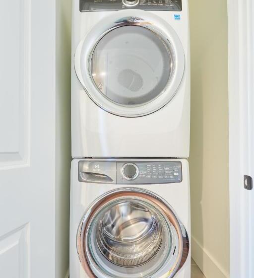 آپارتمان 2 خوابه, The Irish House