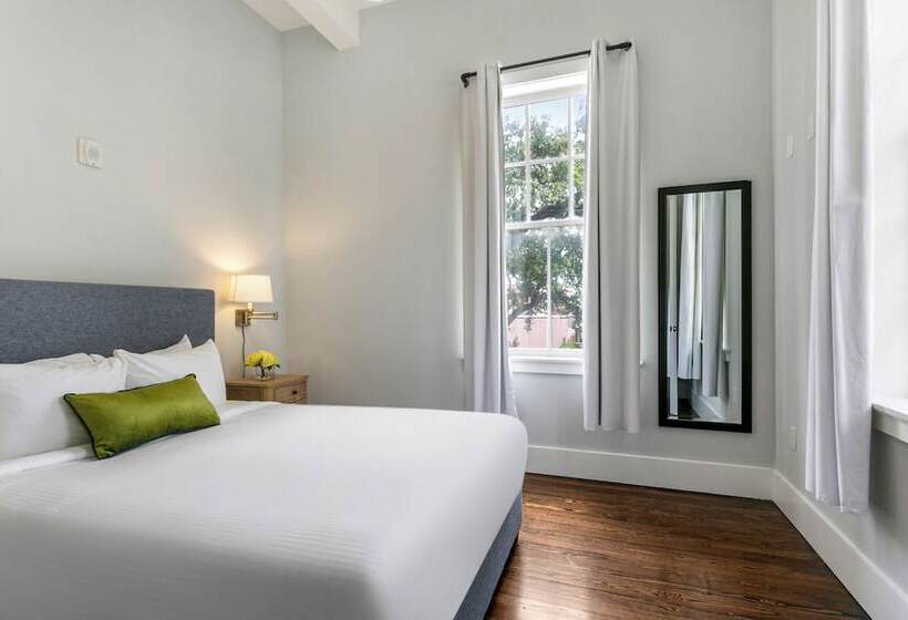 آپارتمان سوپریور 1 خوابه, The Irish House