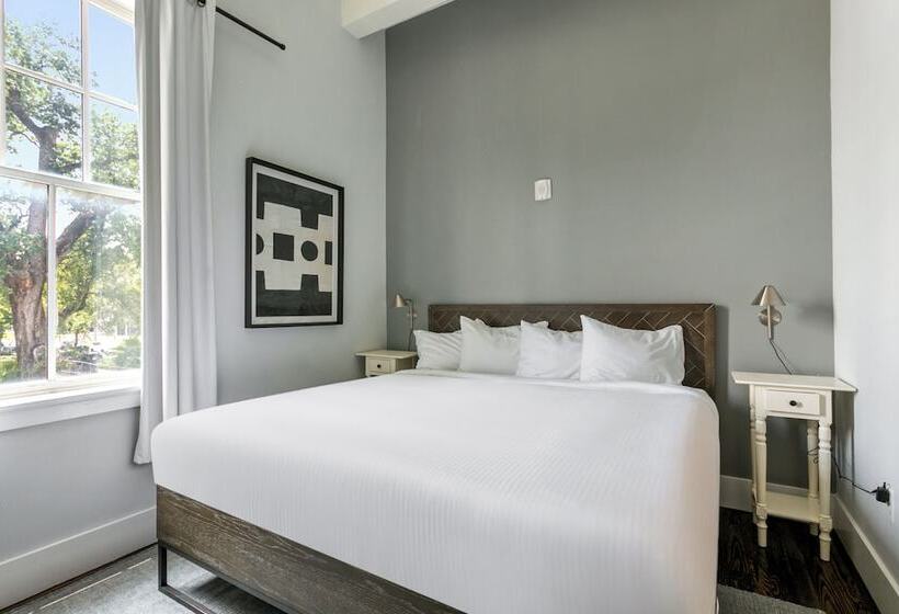 آپارتمان سوپریور 1 خوابه, The Irish House