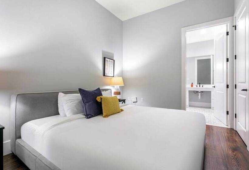 آپارتمان سوپریور 1 خوابه, The Irish House