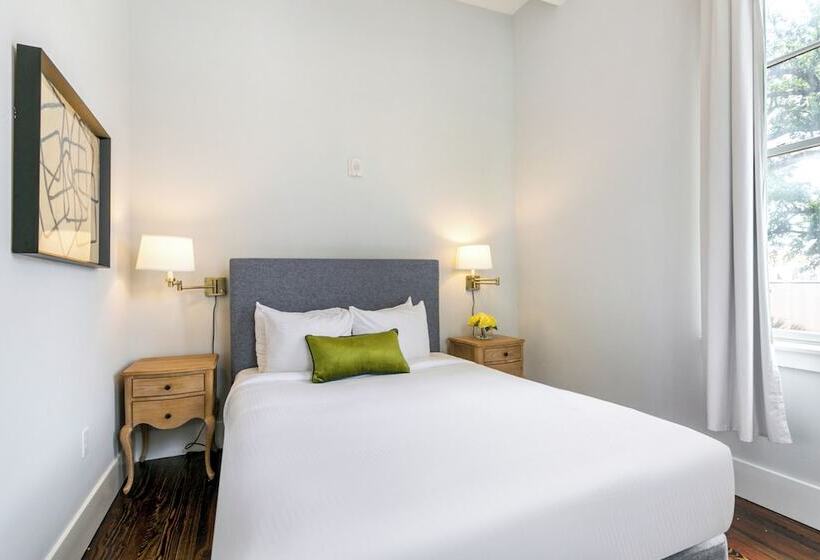 آپارتمان سوپریور 1 خوابه, The Irish House