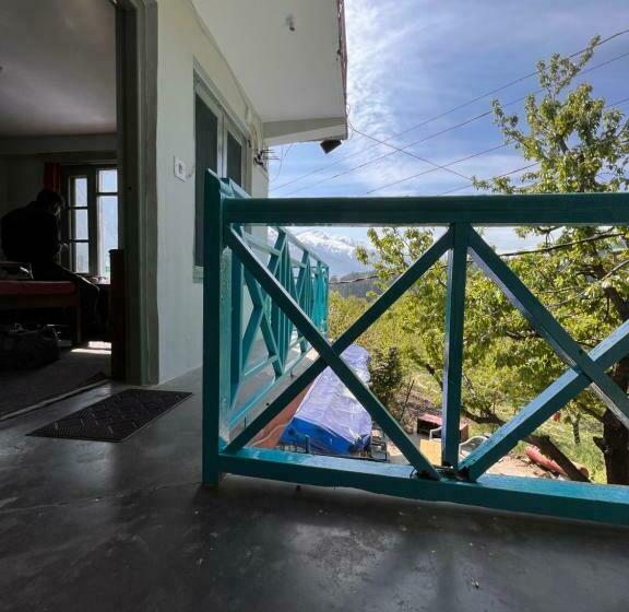 バス共有のスタンダードルーム, Yolo Backpackers   Manali