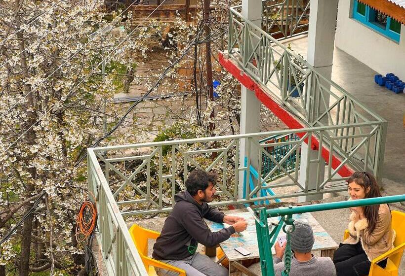 マウンテンビュースタンダードルーム, Yolo Backpackers   Manali